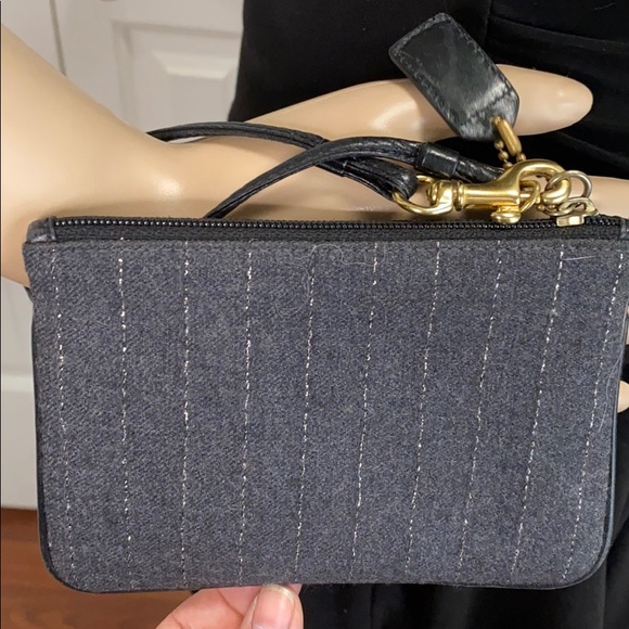 Coach Wristlet grey with silver pinstripes - Picture 3 of 6